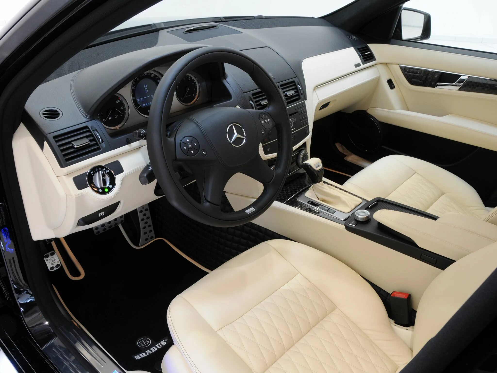 W204 тюнинг салона Brabus Bullit (W204) '2007