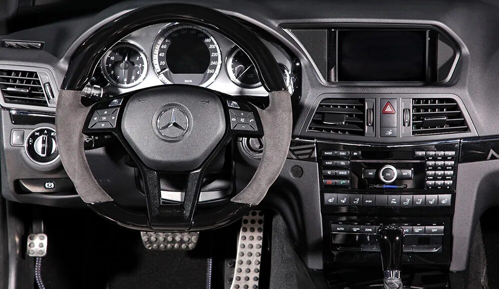 W204 тюнинг салона Заглушками шедевр не испортить или Mercedes, что ты творишь, хватит, приекратиии