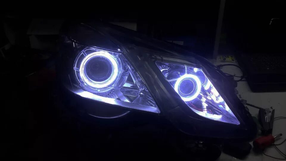 W212 фары тюнинг "Ангельские глазки" (LED) в W212 - Mercedes-Benz E-class (W212), 1,8 л, 2011 год