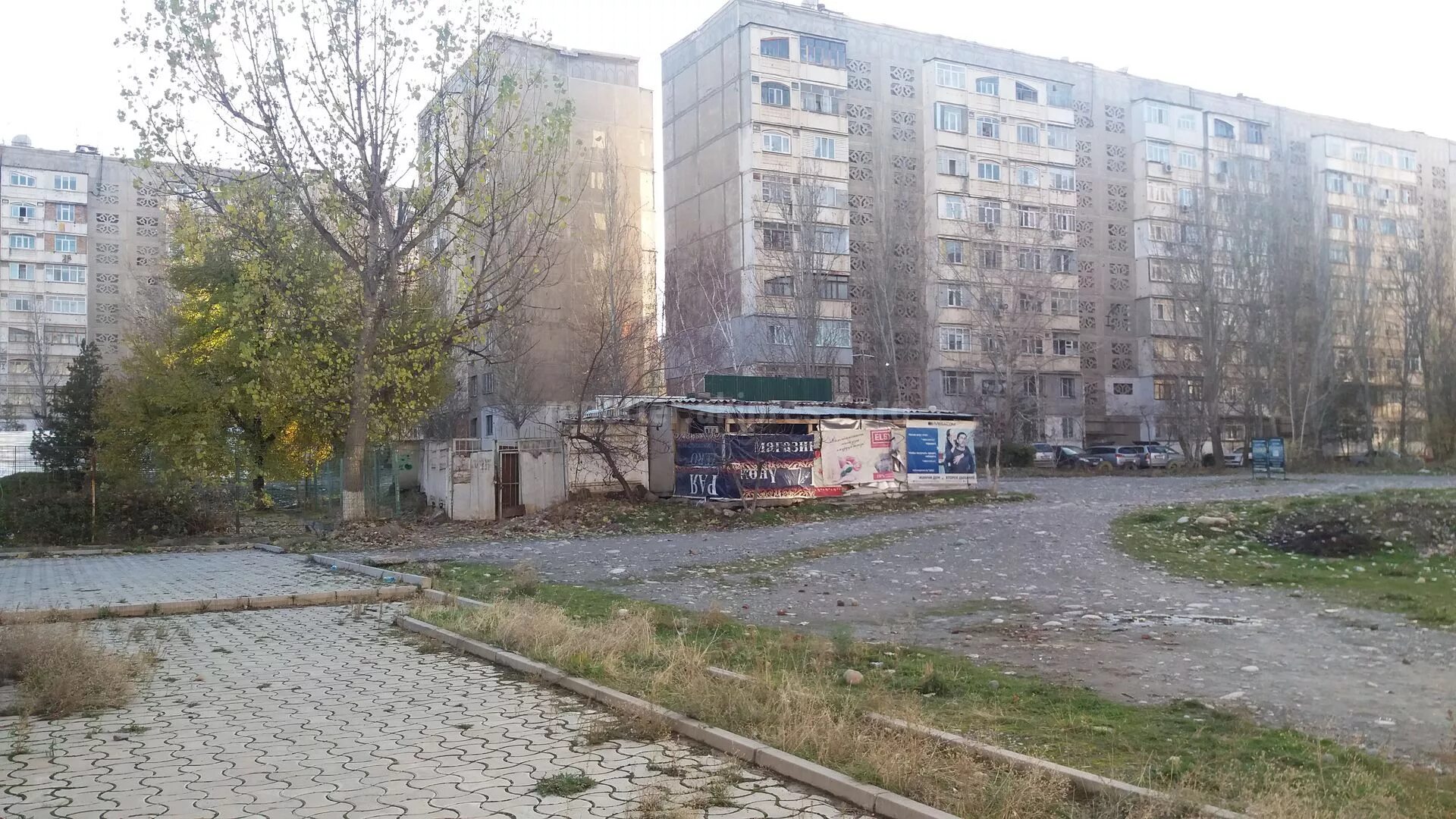 Warpoint 5г 1 й микрорайон фото Горожанин просит проверить жителей вагончика в 12 мкр (фото)