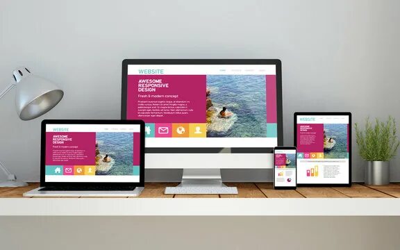 Web дизайн студия Responsive Devices On Desk Зображення - огляд 5,385 Стокові фото, векторні зобра