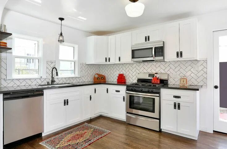 White kitchen пушкинская ул 14 фото Картинки по запросу фартук на белой кухне Eclectic kitchen, Kitchen design help,