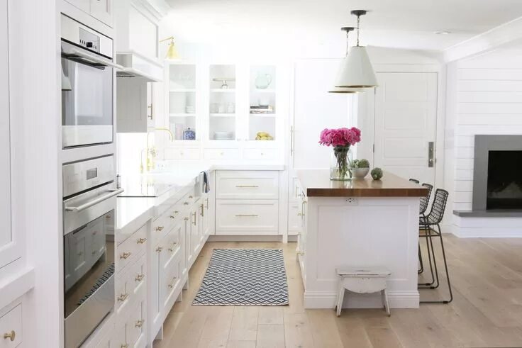 White kitchen пушкинская ул 14 фото Before and After: Robin Road Kitchen Remodel Островная кухня, Интерьер и Компакт