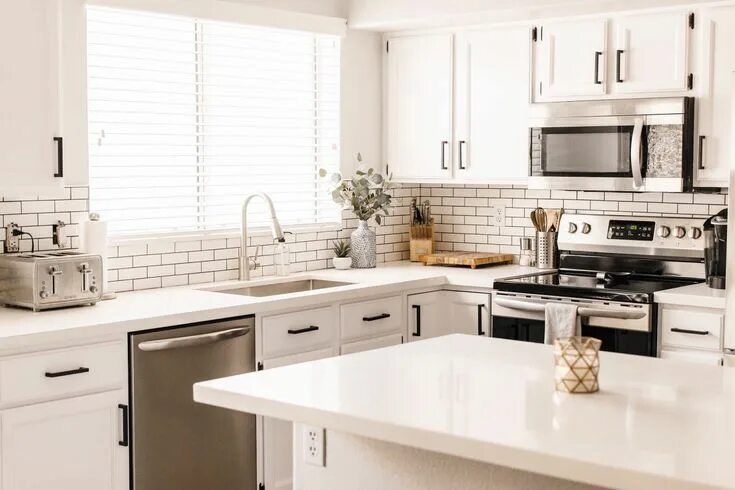 White kitchen пушкинская ул 14 фото 46 Best Modern White Kitchen Ideas to Copy for a Fresh and Timeless Space Modern