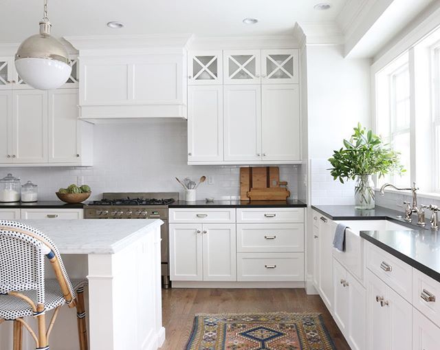White kitchen пушкинская ул 14 фото Get Inspired - Interior Design & Fashion - Studio McGee Cuisine blanche classiqu