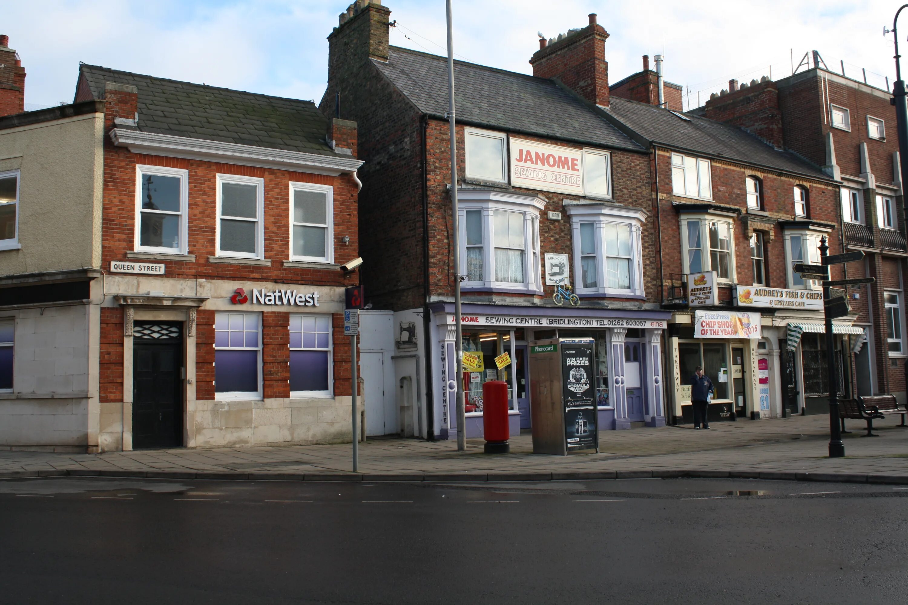 White queen ул павлова 17 фото File:Shops on Queen Street, Bridlington (geograph 4823005).jpg - Wikimedia Commo