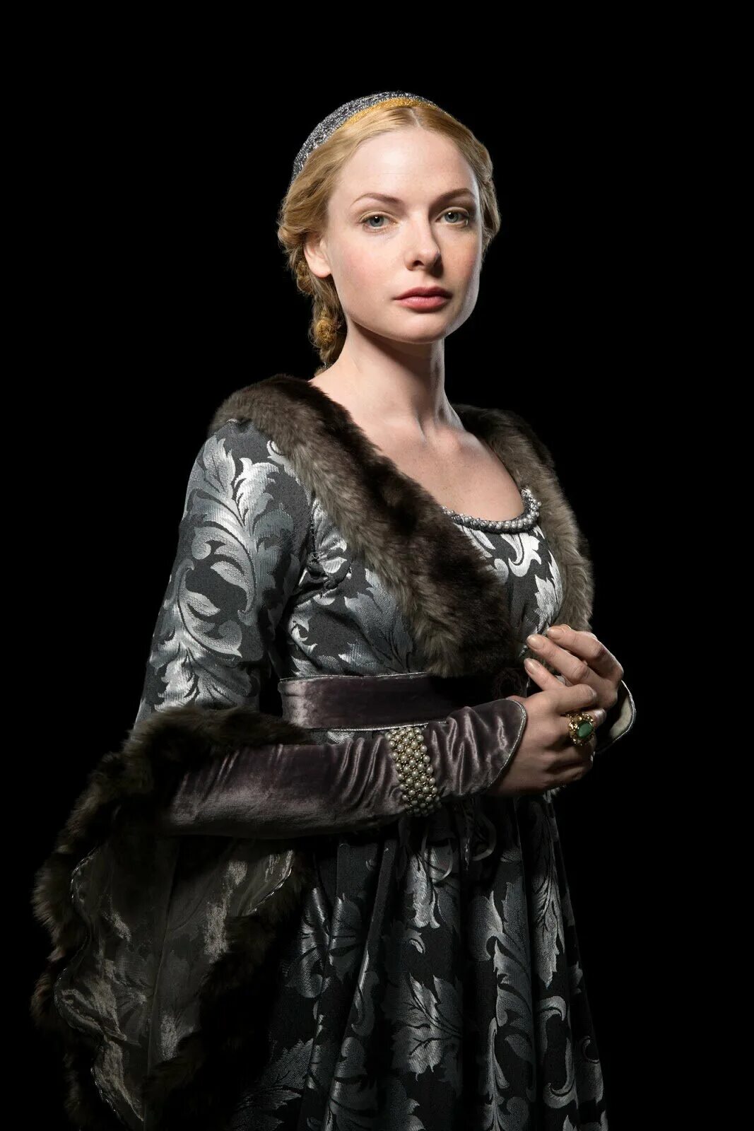 White queen ул павлова 17 фото Фото: Белая королева / Промо-материалы сериала "Белая королева" (2013) #2201933