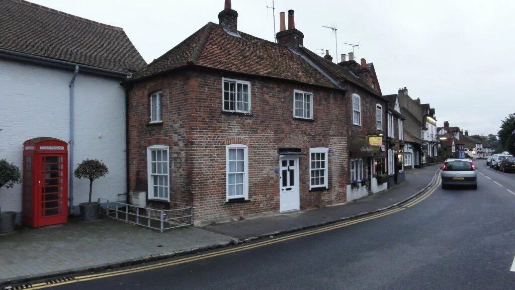 White queen ул павлова 17 фото PayPhoneBox: +44128522506, Outside the Stanley Spencer Gallery, Kings Hall, Cook
