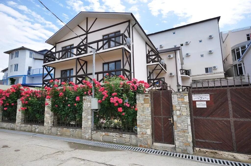 Wildberries центральная ул 42а село сукко фото Отель Guest house Bretan Гостевой дом (Анапа: Сукко) - бронирование номеров 2024