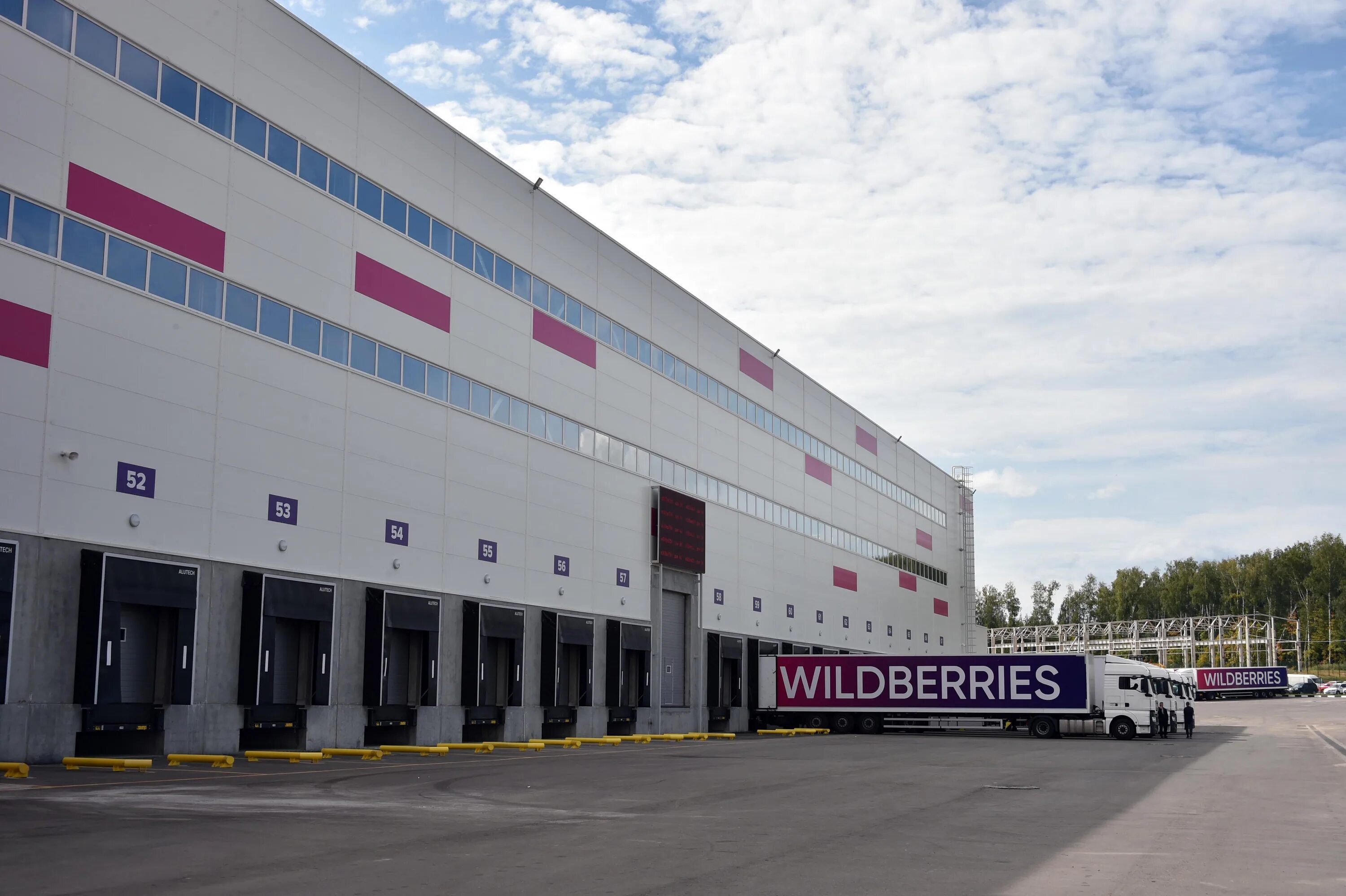 Wildberries центральная ул 8 село сынково фото В Татарстане открыта первая очередь распределительного центра Wildberries Время 