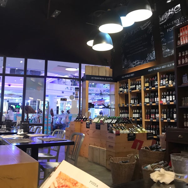 Wine connection набережная ул 16 брянск фото Foto di Wine Connection Deli & Bistro - Bar Anggur