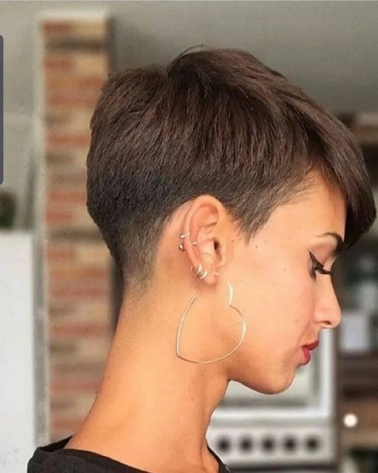 Wolfcut стрижка женская короткая Who else wears Big A-- Earrings to Enhance their short haircut??? #dopestylz @in