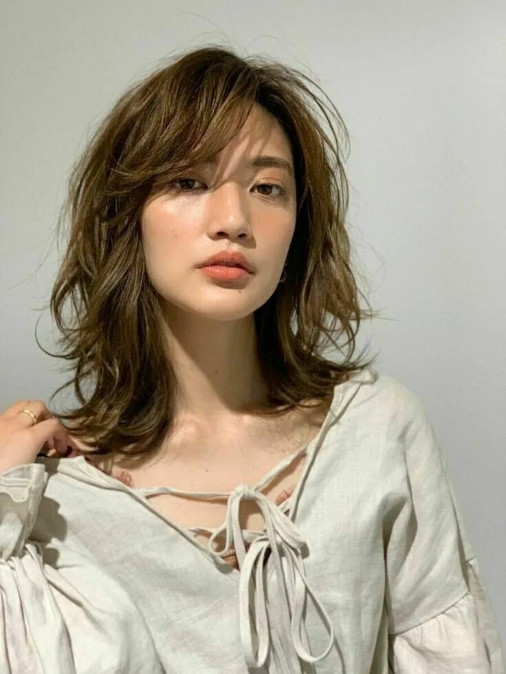Wolfcut стрижка женская на средние волосы Pin de Tania Zaldo en cabello Cabello medio ondulado, Estilos de cabello corto, 