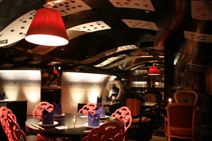 Wonderland октябрьская ул 15 фото Unique Eats: Alice in Wonderland Cafe in Tokyo Themed cafes, Alice in wonderland