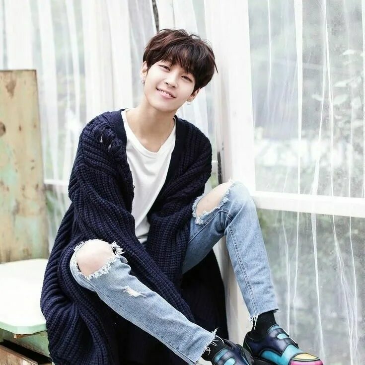 Woosung певец фото Happy 25th birthday to Kim Woo Sung (Woo Sung). Guitarist and vocalist for The R