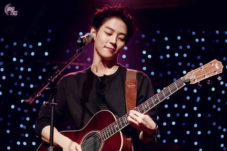 Woosung певец фото #therose #therosewallpaper #woosung #guitar K idols