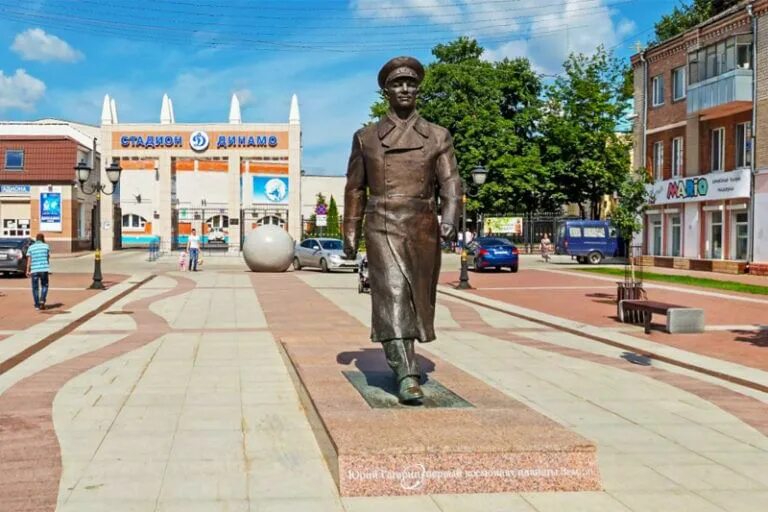 Wowland бул гагарина 1 брянск фото Пешеходная экскурсия "Дорогой Гагарина" 2020, Брянск - дата и место проведения, 