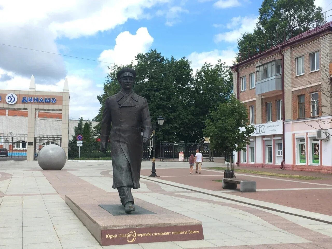 Wowland бул гагарина 1 брянск фото Опубликована фотография встречи Гагарина с рабочими брянского завода Наш Брянск·
