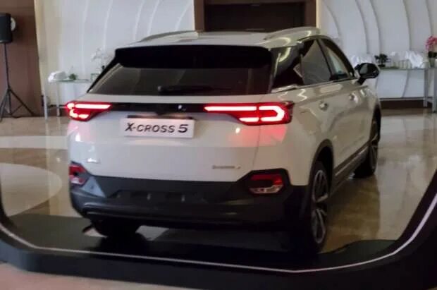 X cross 7 фото Соколов: кроссовер LADA X-Cross 5 будет стоить в среднем до 2,5 млн рублей - Обс