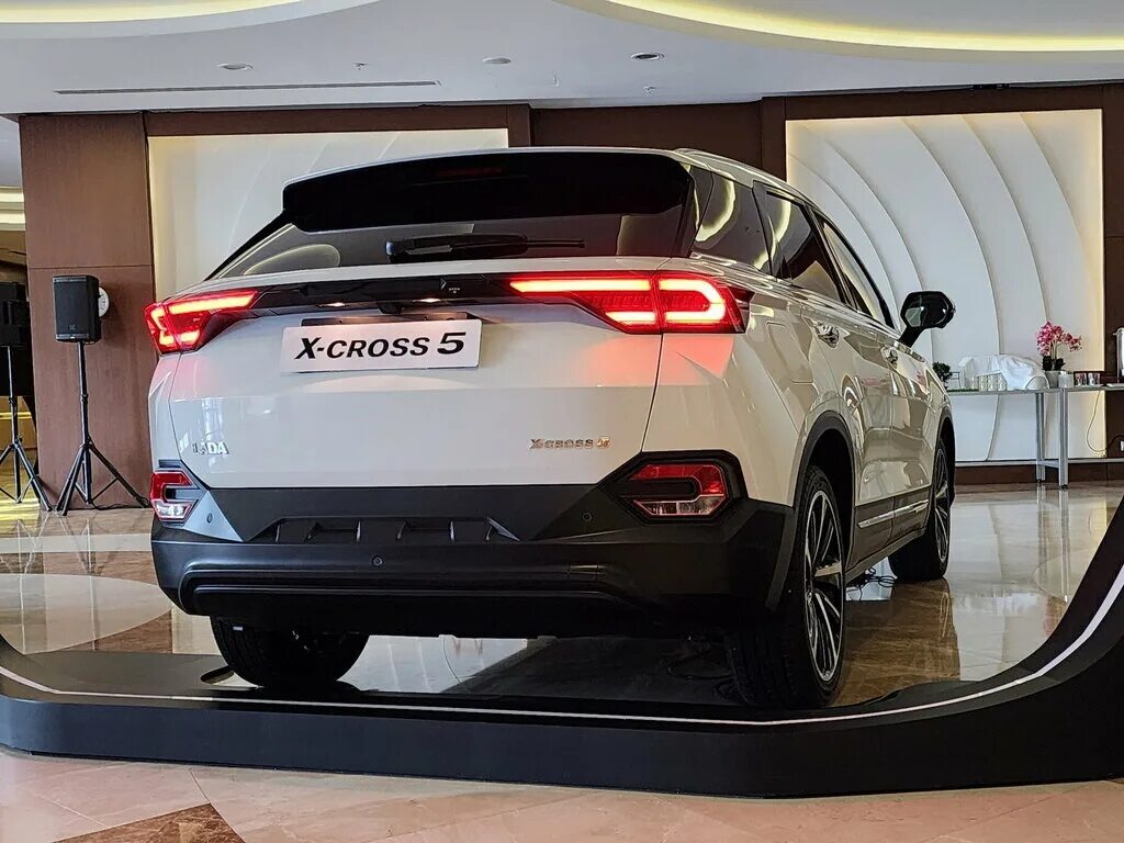 X cross 7 фото Лада Х-Кросс 5 2023, 2024, джип/suv 5 дв., 1 поколение технические характеристик