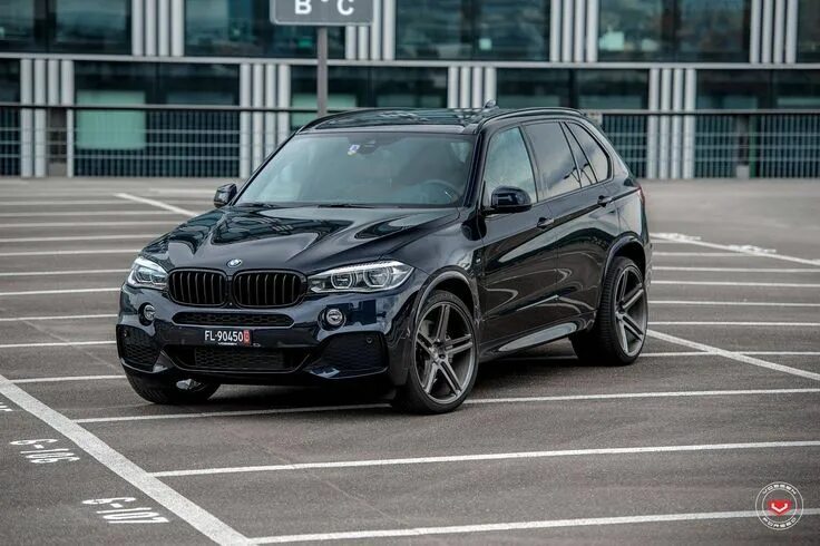 X5 тюнинг фото Nice BMW 2017: #BMW #F85 #X5M #SUV #AzuriteBlack #VOSSENWheels #Monster #Muscle 