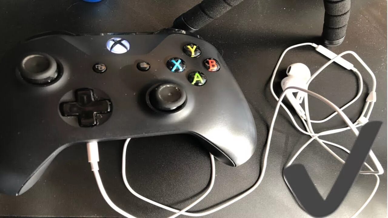 Xbox series как подключить наушники How To Use Apple Head Phones As A Mic On The Xbox One RANT! - YouTube