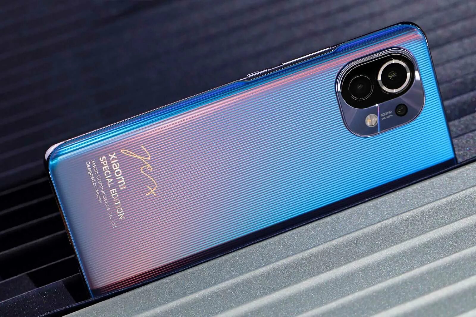 Xiaomi 11 фото Xiaomi Mi 11 Special Edition получился очень красивым. Первые живые фото