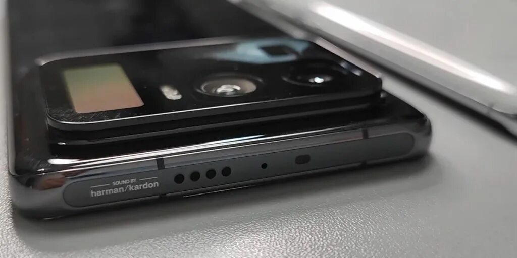 Xiaomi 11 ultra фото В Сети появились фото Xiaomi Mi 11 Ultra с гигантской камерой и вторым экраном -