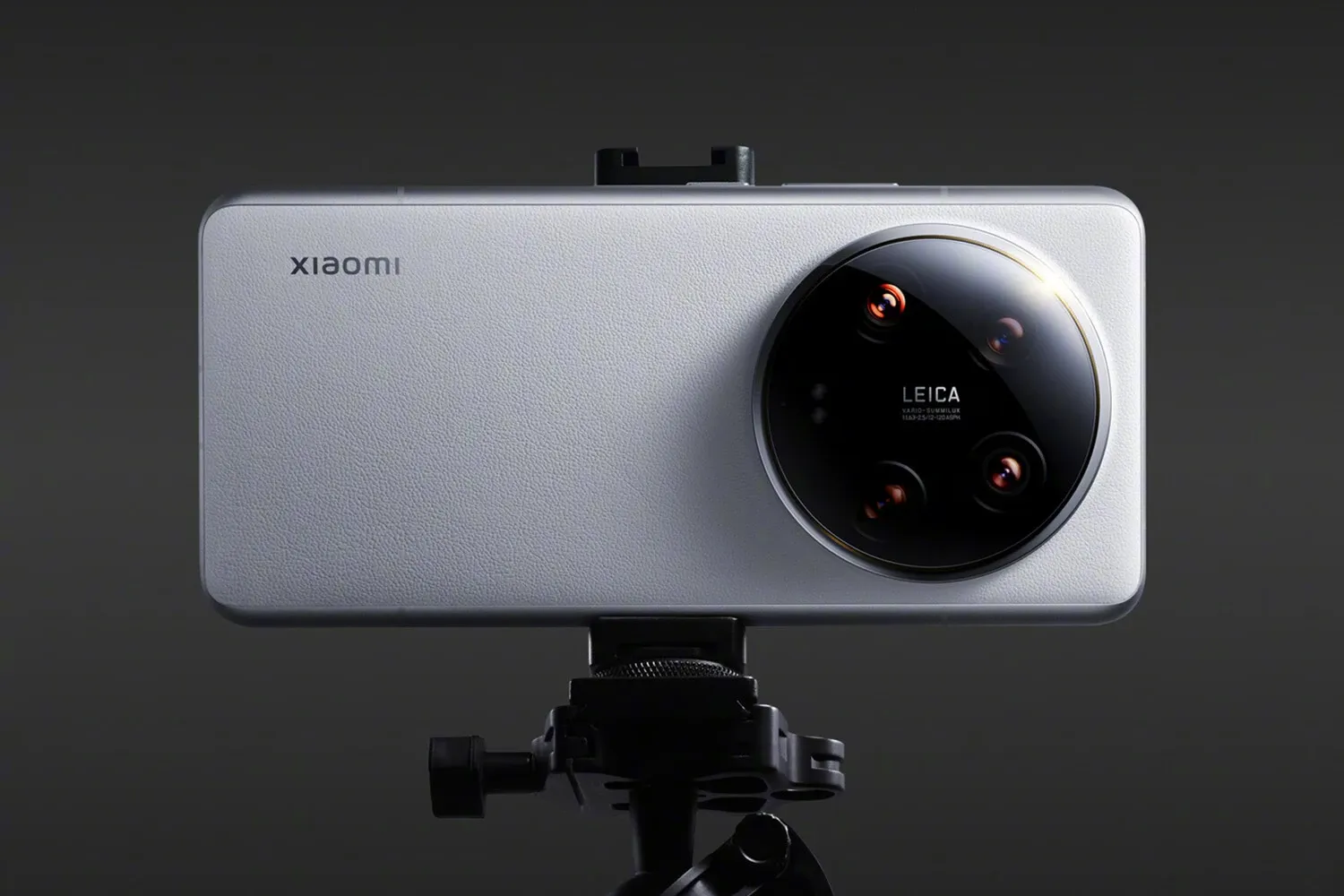 Xiaomi 15 фото Российские ретейлеры открыли предзаказ на Xiaomi 14 Ultra за 150 тыс. рублей