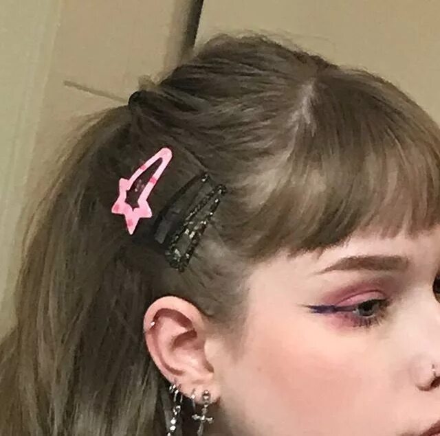 Y2k прически на длинные волосы Pin by Venus on fashion Hair clips 90s, Aesthetic hair, Grunge hair
