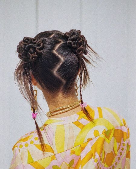 Y2k прически на длинные волосы Trendy Space Buns Hairstyles for Long Hair
