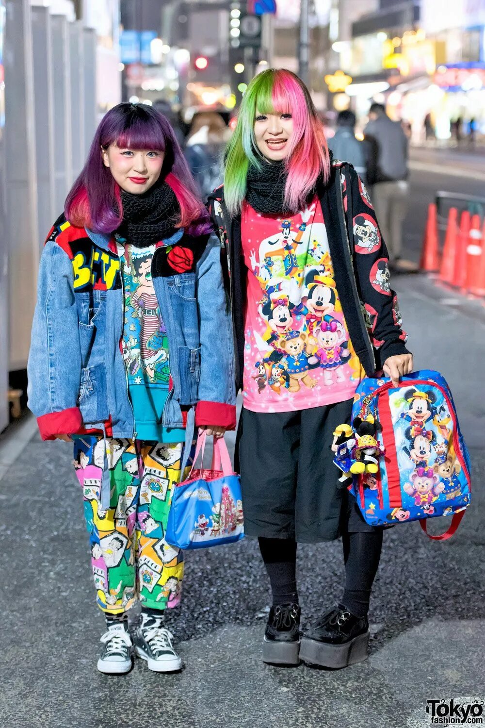 Y2k стиль женский японский Harajuku Girls in Colorful Street Styles w/ Betty Boop & Mickey Mouse Japan fash