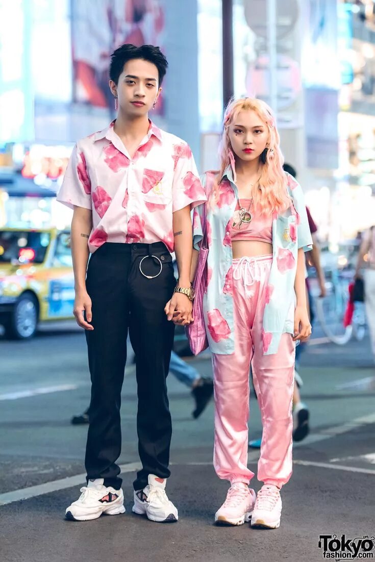 Y2k стиль женский японский Pink Harajuku Street Styles w/ Matching Shirts, Doll Parts & Nike Air Max Sneake