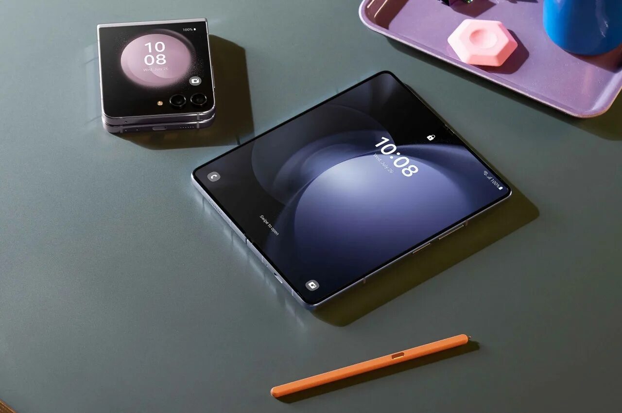Z flip 6 фото Samsung собирается увеличить дисплеи в Galaxy Z Flip6 и Galaxy Z Fold6 ichip.ru