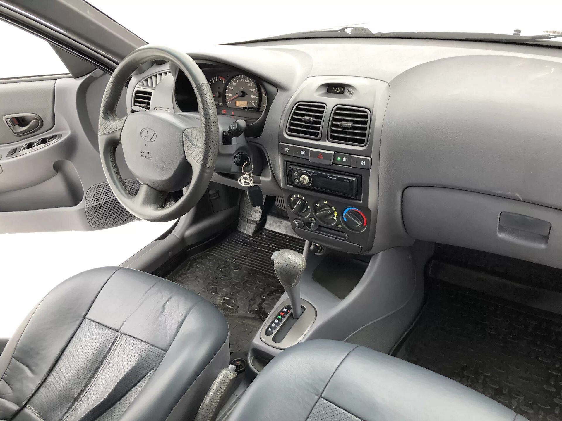 Акцент фото салона Заехал на химчистку салона - Hyundai Accent (2G), 1,5 л, 2005 года мойка DRIVE2