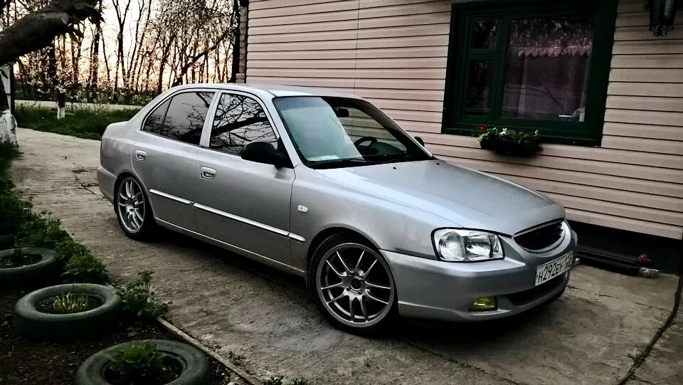 Акцент на 15 дисках фото Покраска 17-х дисков порошковой краской на лето) - Hyundai Accent (2G), 1,5 л, 2