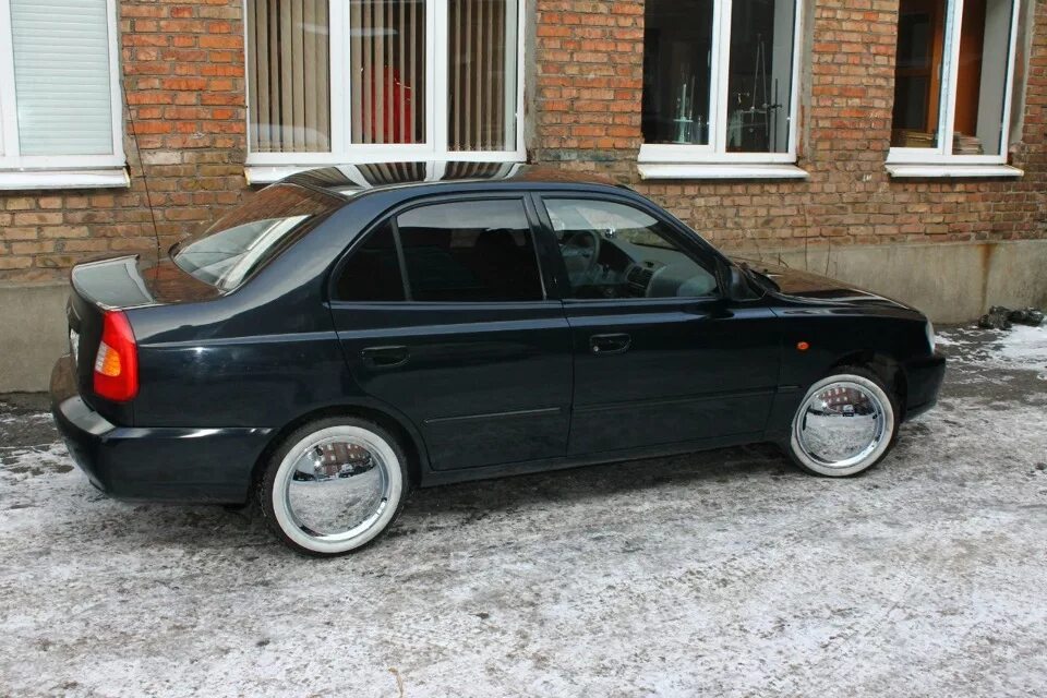 Акцент на 15 дисках фото Красивые ретро-колпаки. Ставить ли?) - Hyundai Accent (2G), 1,5 л, 2007 года тюн
