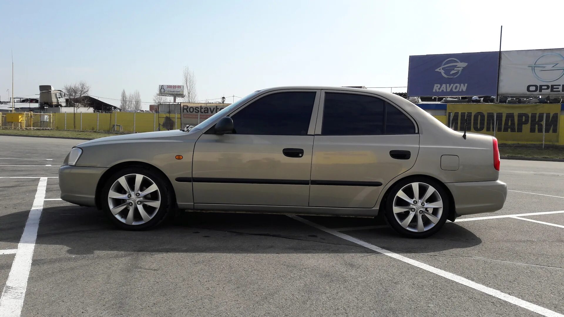 Акцент на 15 дисках фото Hyundai Accent (2G) 1.5 бензиновый 2008 на DRIVE2