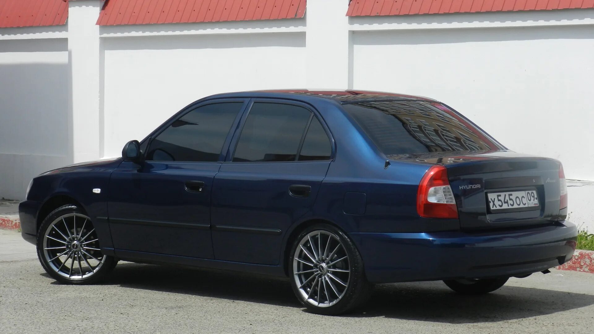 Акцент на 15 дисках фото Hyundai Accent (2G) 1.5 бензиновый 2008 UNIQUE на DRIVE2