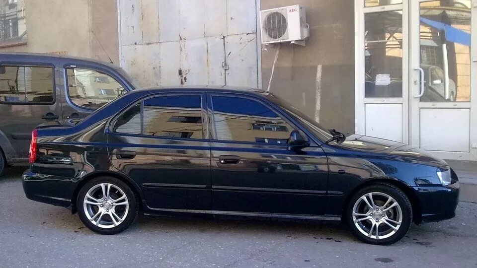 Акцент на 16 дисках фото Hyundai Accent (2G) 1.5 бензиновый 2008 на DRIVE2