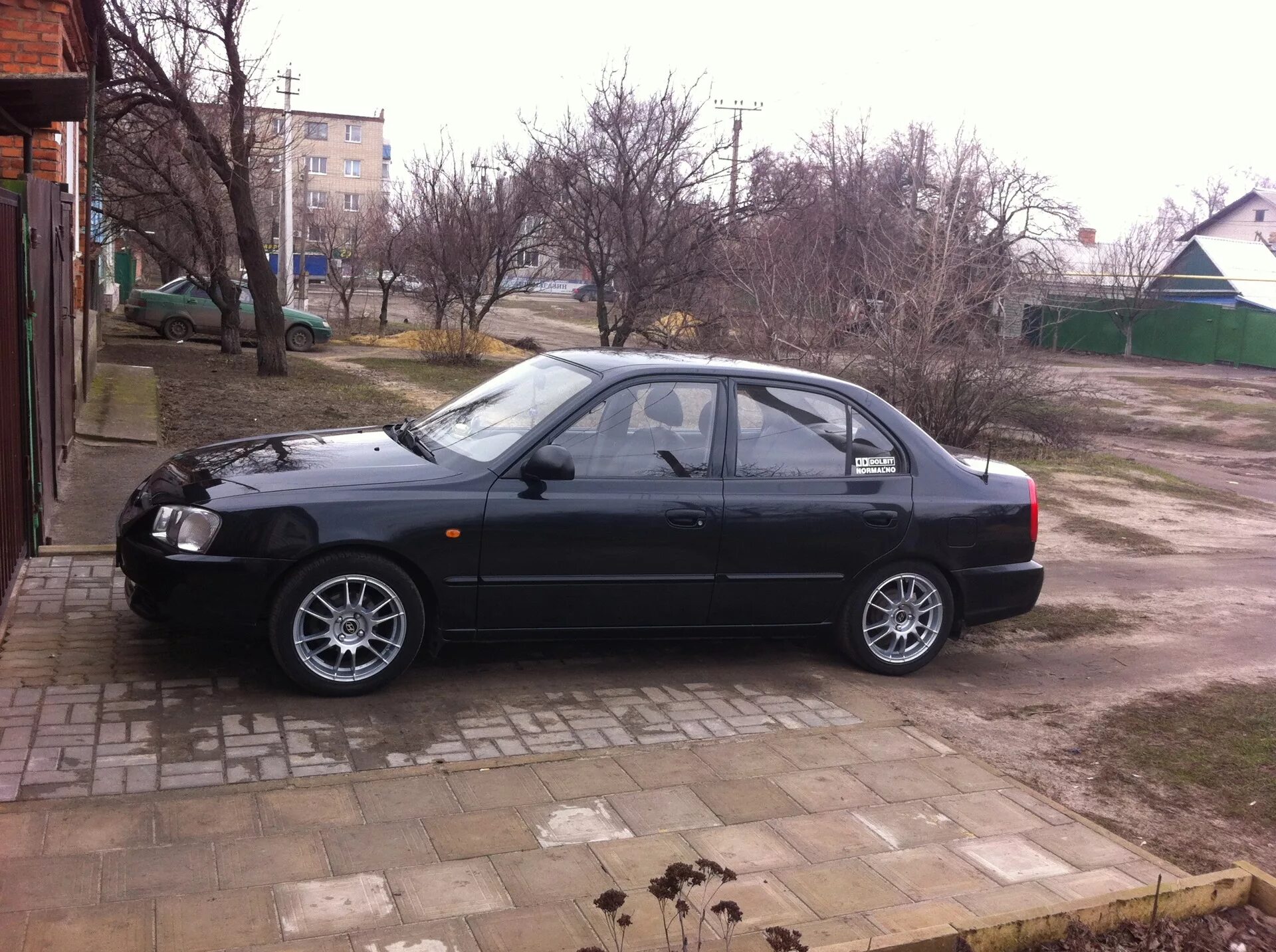 Акцент на 16 дисках фото 2 дюйма, R15 реплика OZ Ultraleggera - Hyundai Accent (2G), 1,5 л, 2007 года кол