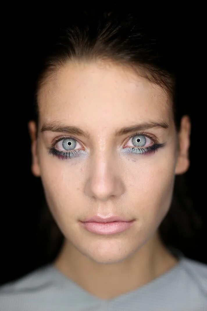 Акцент на нижнем веке макияж 21 Runway-Inspired Beauty Looks That Were Made For Halloween Cool halloween make