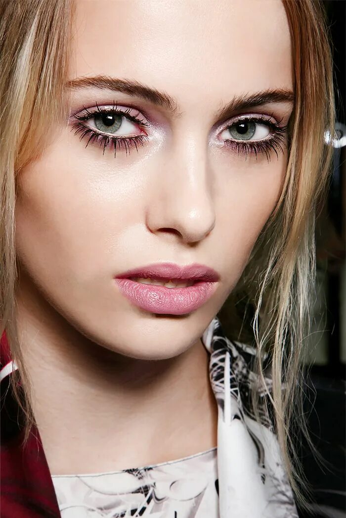 Акцент на нижнем веке макияж Makeup Pink lipstick makeup, New years eve makeup, Pink lipstick