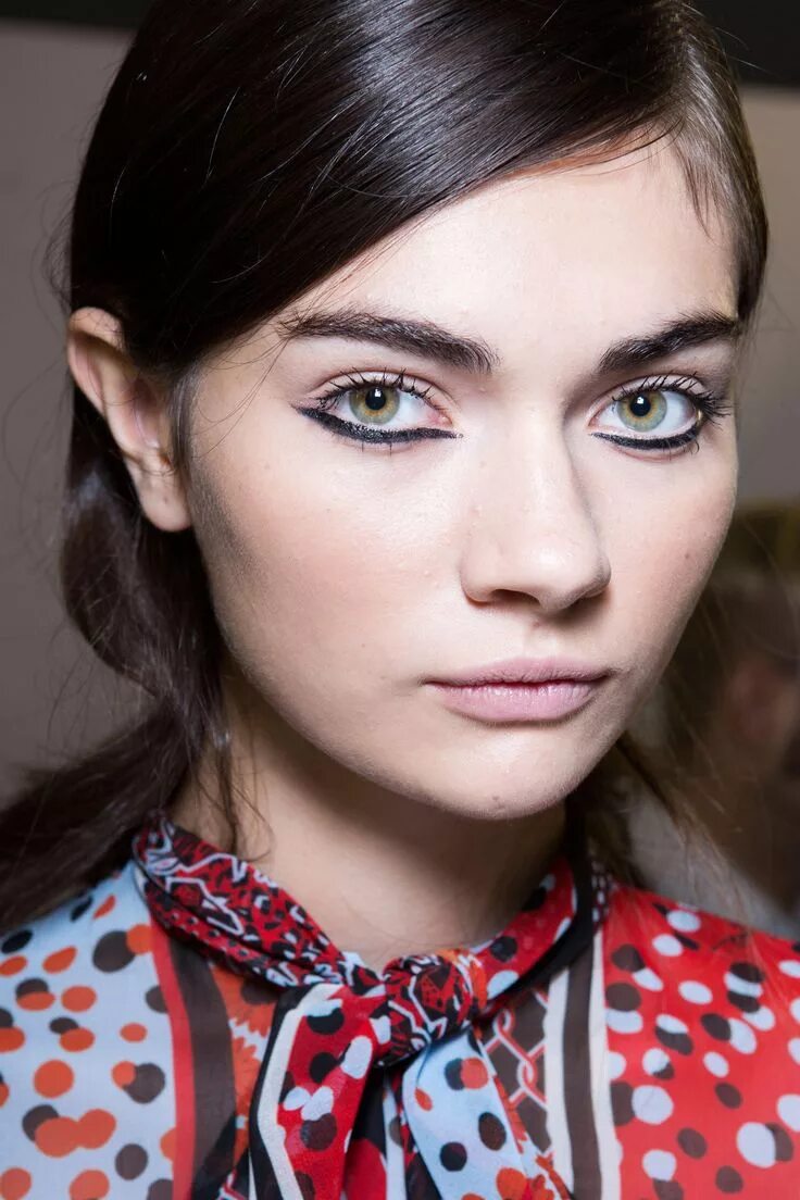Акцент на нижнем веке макияж Fashion Week: Fashion Shows, Trends, Runway Reviews -- The Cut Catwalk makeup, M