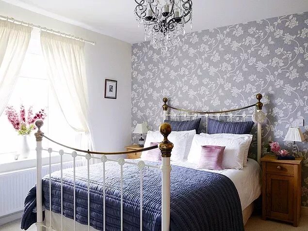 Акцент обоями в интерьере yatak odası Country style bedroom, Modern bedroom, Country house interior
