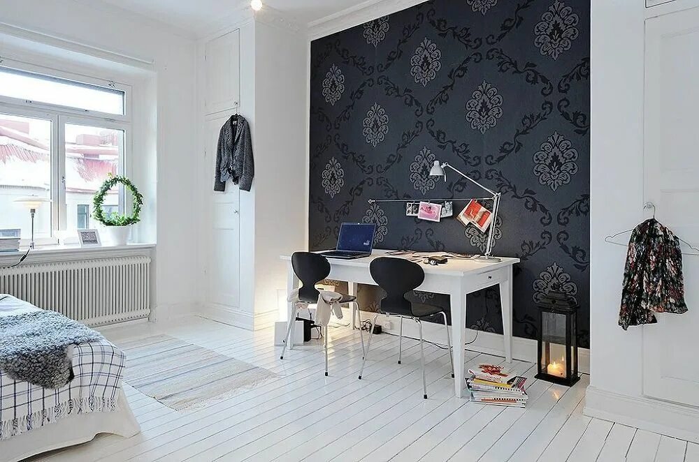 Акцент обоями в интерьере 12 Tips for Creating Black and White Interior Design White interior design, Apar
