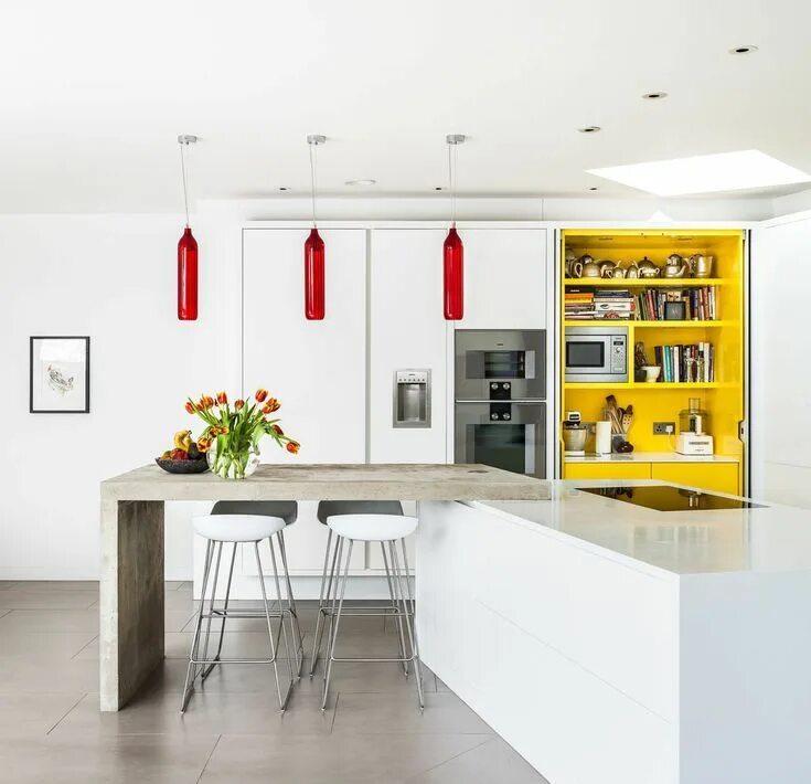 Акцент в интерьере кухни 30 Beautiful Yellow Kitchen Ideas to Try Yellow kitchen, Modern kitchen, Concret