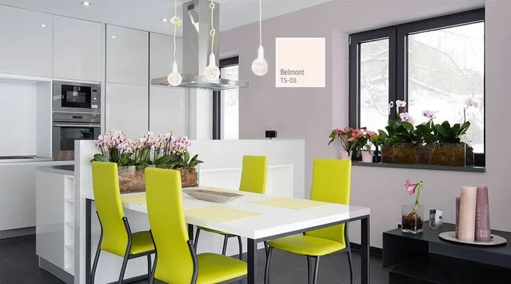 Акцент в интерьере кухни Crea un espacio refrescante y lleno de luz usando tonos claros en paredes y un p
