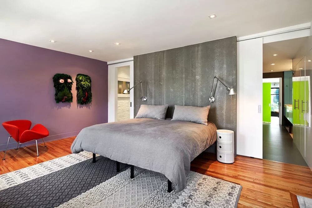 Акцентная стена фото в интерьере спальни Search "headboard" from A D.C. Row House Renovated to Host Artwork and a Bold Fu