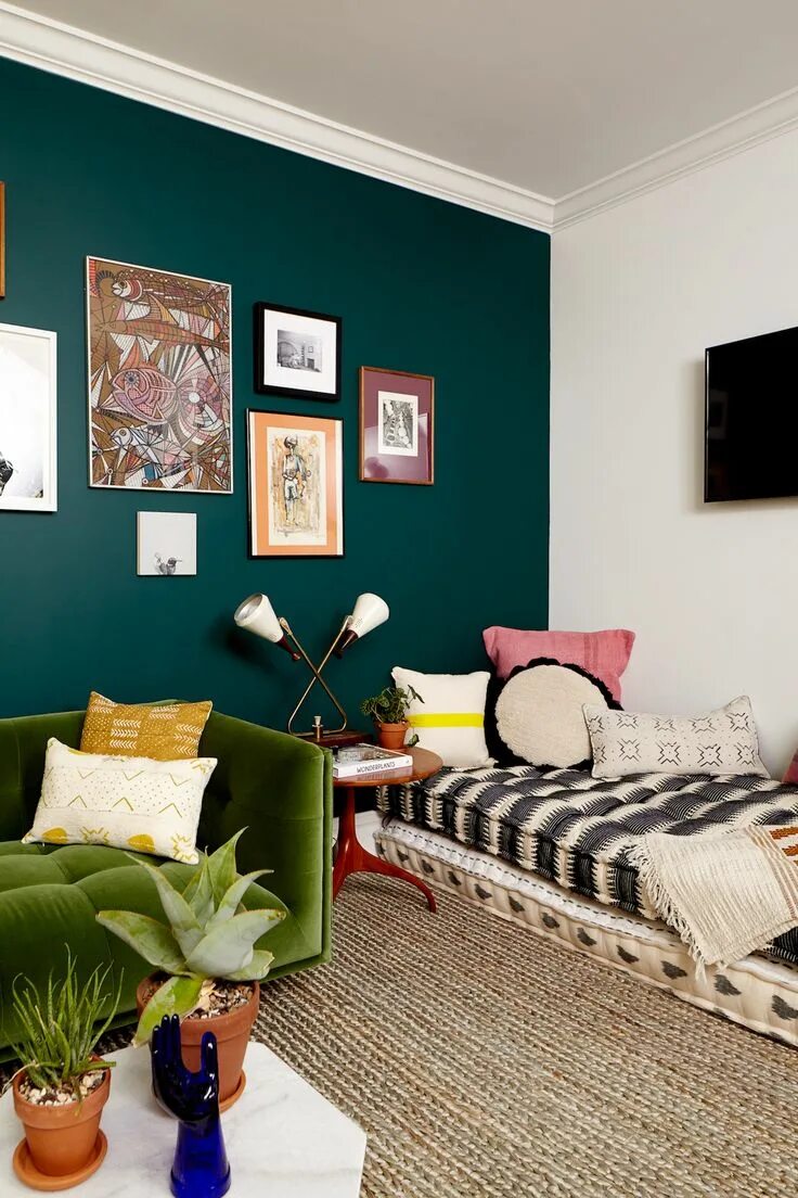 Акцентная стена в интерьере 2024 Visit Philadelphia Like a Local at The Touraine Apartments Bedroom decor, Home b